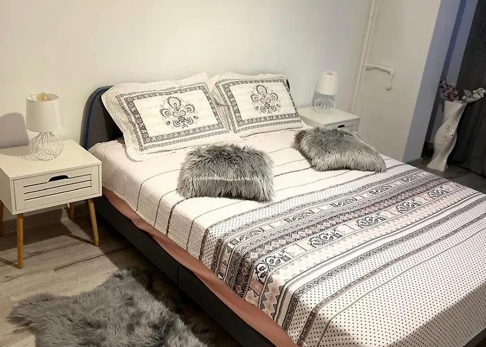 Апартаменты De Lux *